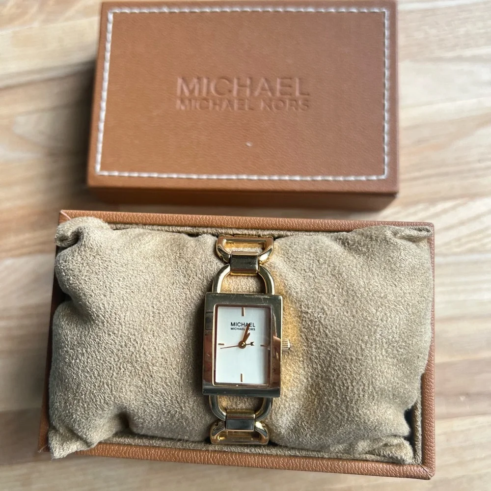 Michael Kors ladies rectangular gold tone bracelet dress watch NEW BATTERY